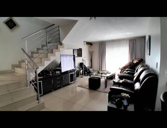 3 BEDROOM TOWNHOUSE FOR SALE IN ELDO LAKES ESTATE